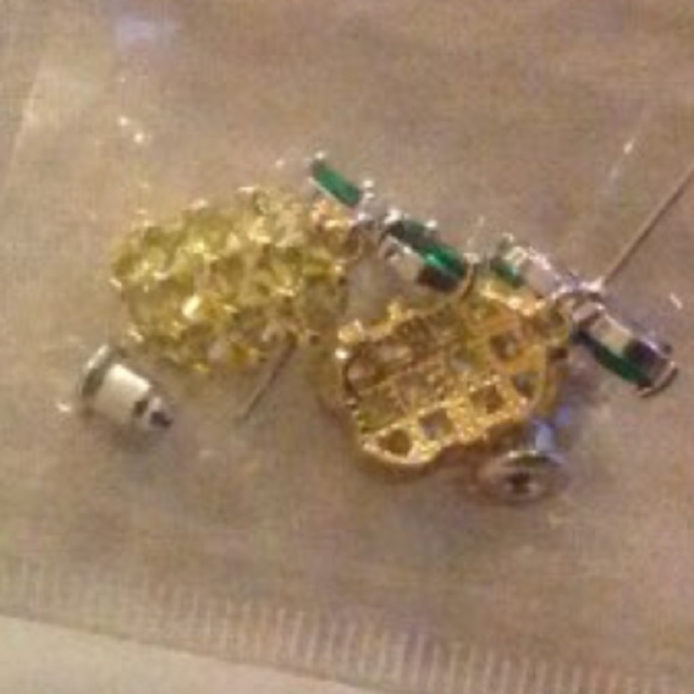 🍍Last Pair Available  🍍Pineapple Earrings - Picture 6 of 6